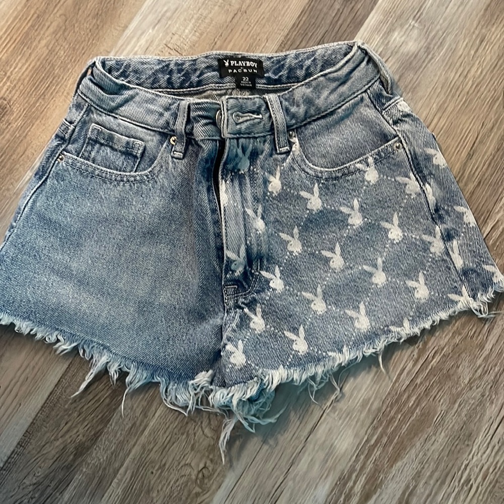 Haven't been worn! Message me on instagram for negotiations @wrldofkp